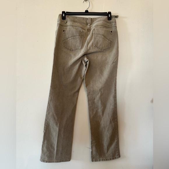 Womens Christopher & Banks jeans 10 - Picture 3 of 3